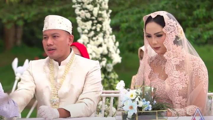 foto pernikahan Vicky Prasetyo dan Kalina Octaranny